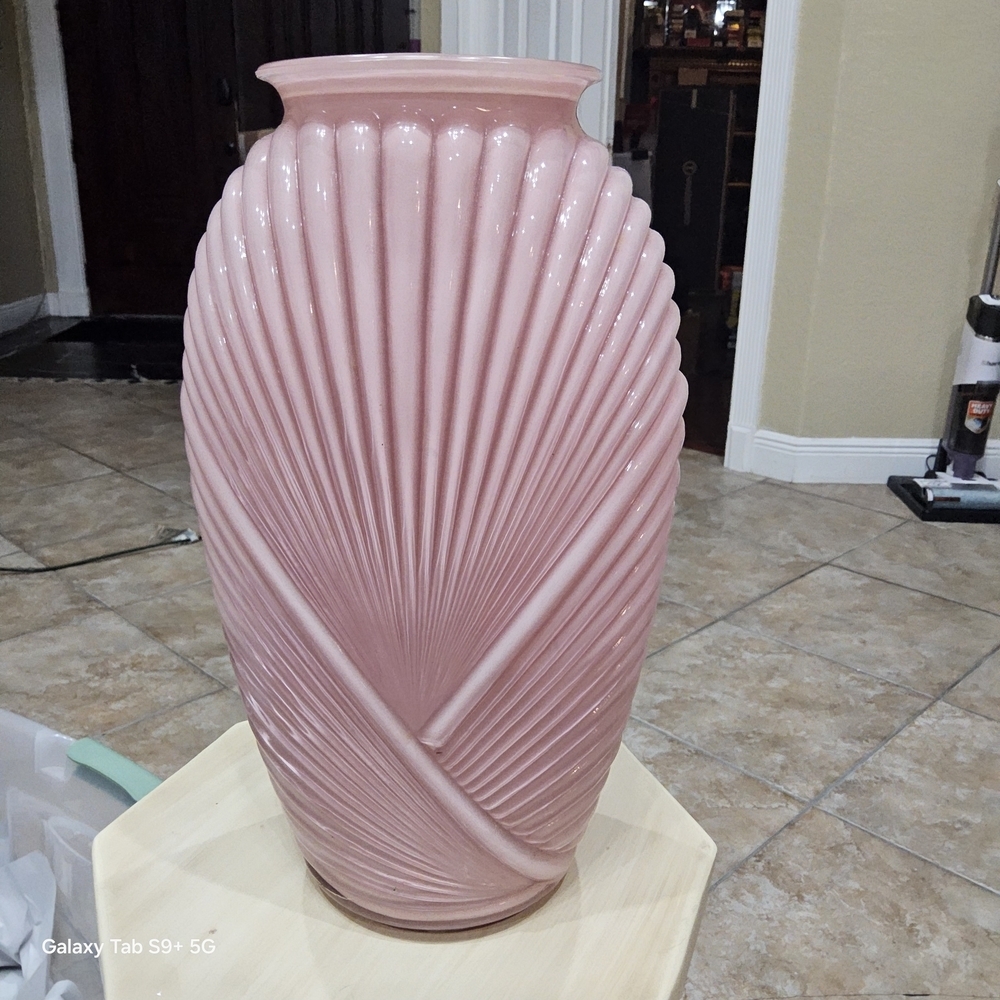 VINTAGE Shell-Inspired Pink Vase - Picture 1 of 8
